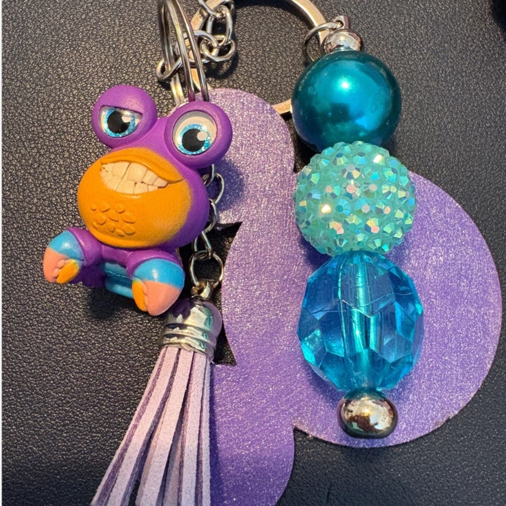 Tomatoa Ultra Rare Disney Doorable bag charm